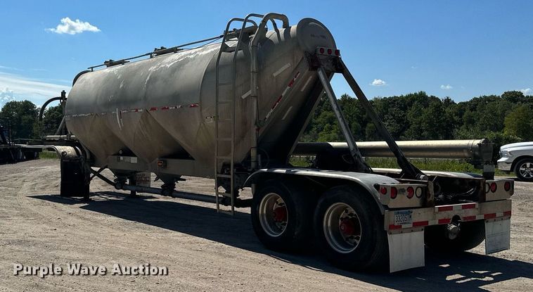 image for item DQ7348 2001 Fruehauf  pneumatic dry bulk trailer