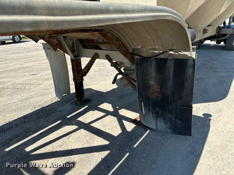 image for item DQ7348 2001 Fruehauf  pneumatic dry bulk trailer