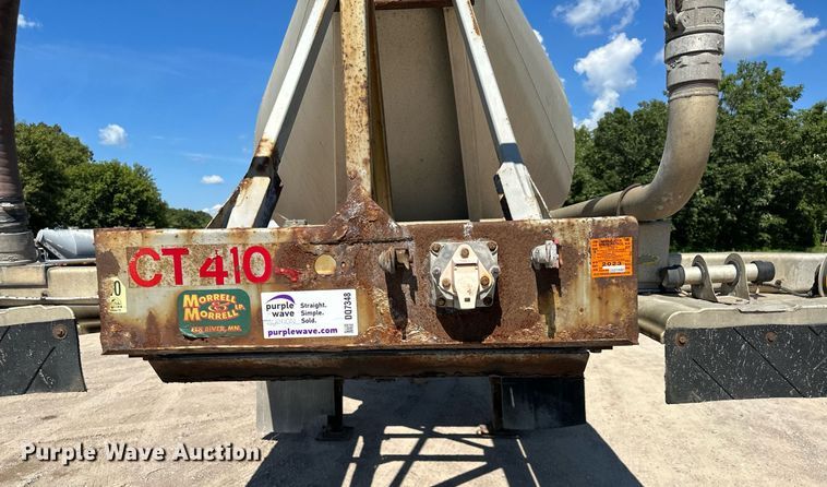 image for item DQ7348 2001 Fruehauf  pneumatic dry bulk trailer