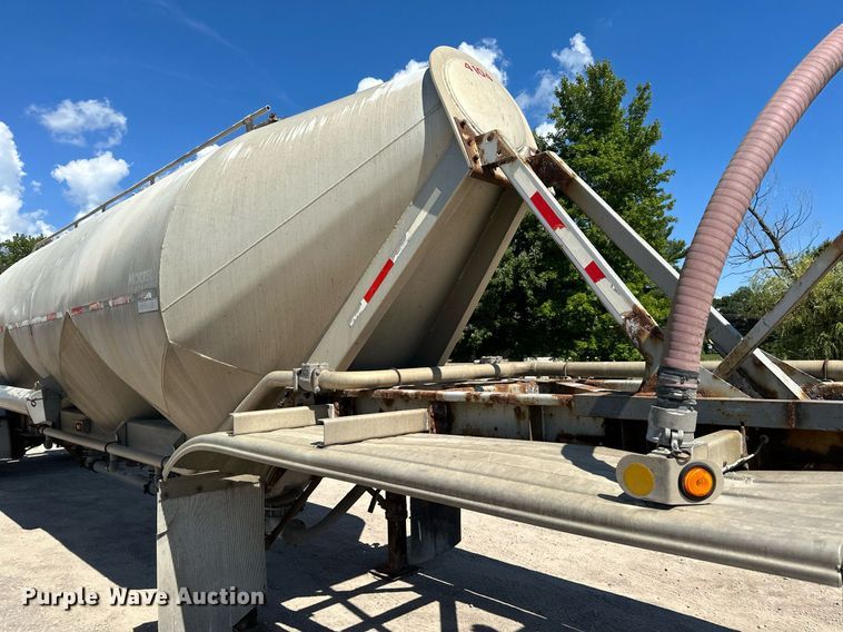 image for item DQ7348 2001 Fruehauf  pneumatic dry bulk trailer