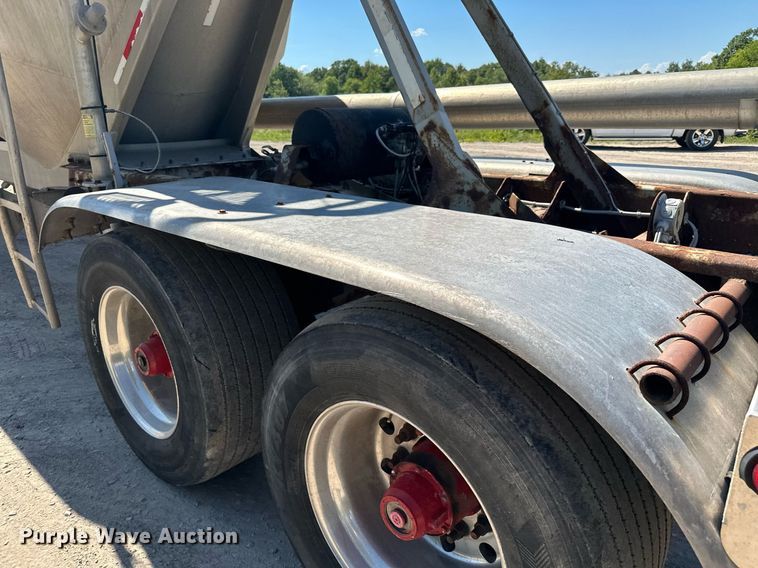 image for item DQ7348 2001 Fruehauf  pneumatic dry bulk trailer