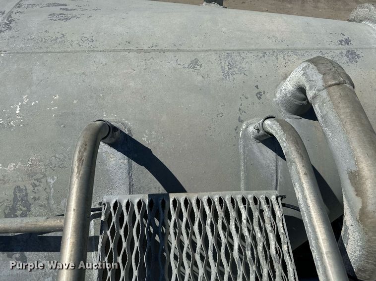 image for item DQ7348 2001 Fruehauf  pneumatic dry bulk trailer