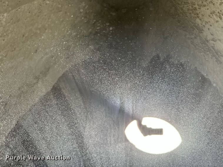 image for item DQ7348 2001 Fruehauf  pneumatic dry bulk trailer