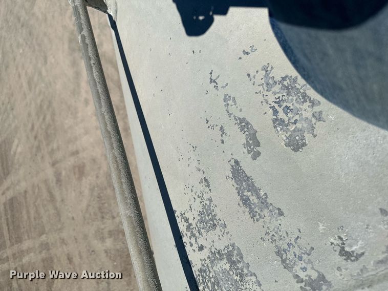 image for item DQ7348 2001 Fruehauf  pneumatic dry bulk trailer