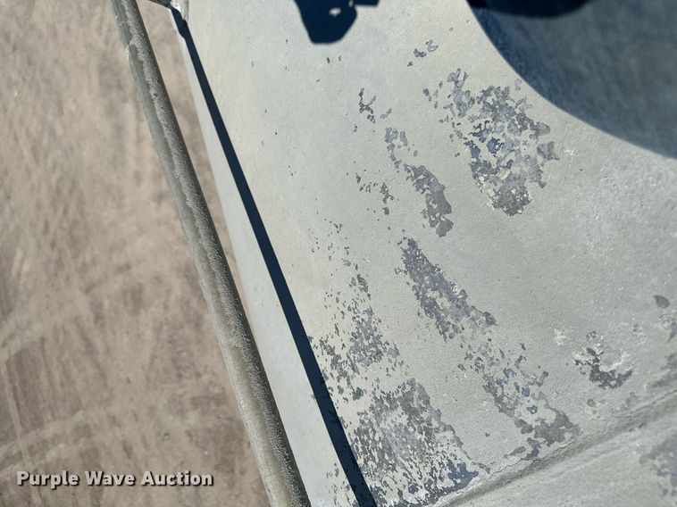 image for item DQ7348 2001 Fruehauf  pneumatic dry bulk trailer