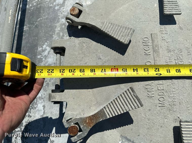 image for item DQ7348 2001 Fruehauf  pneumatic dry bulk trailer