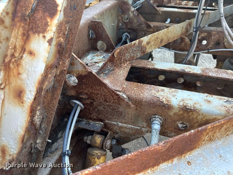 image for item DQ7348 2001 Fruehauf  pneumatic dry bulk trailer