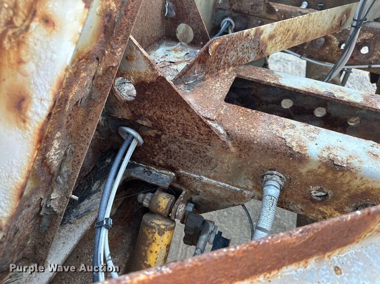 image for item DQ7348 2001 Fruehauf  pneumatic dry bulk trailer