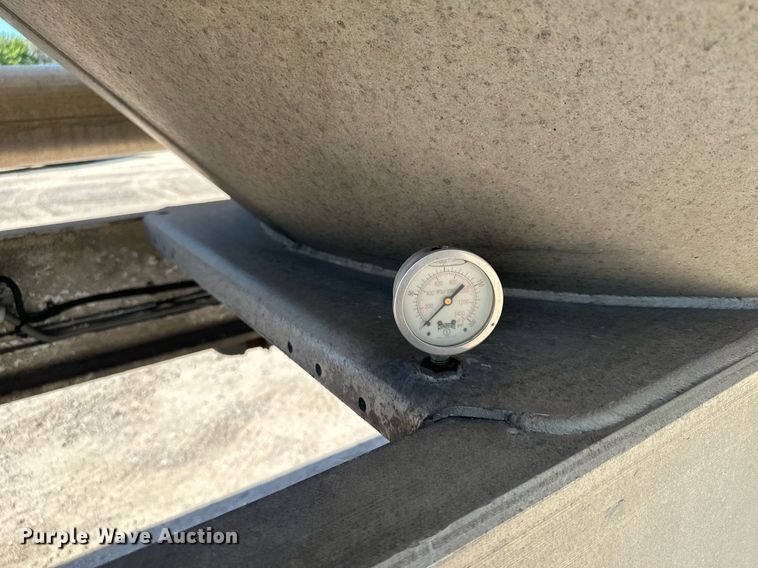 image for item DQ7348 2001 Fruehauf  pneumatic dry bulk trailer