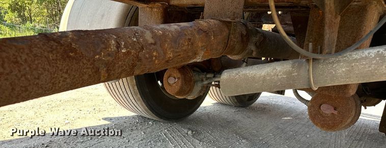 image for item DQ7348 2001 Fruehauf  pneumatic dry bulk trailer