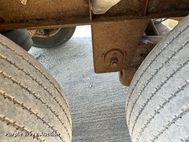 image for item DQ7348 2001 Fruehauf  pneumatic dry bulk trailer