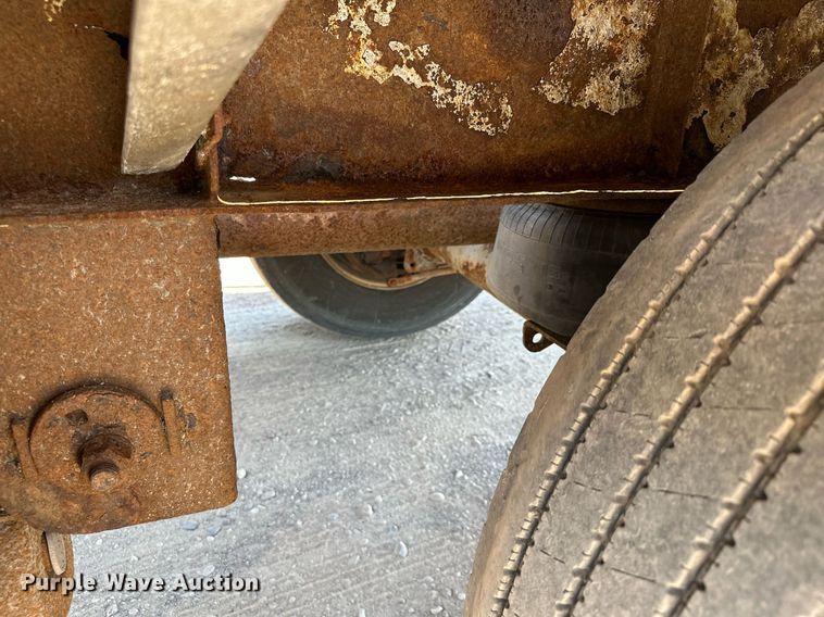 image for item DQ7348 2001 Fruehauf  pneumatic dry bulk trailer