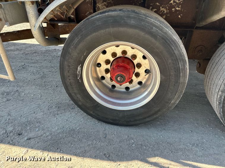 image for item DQ7348 2001 Fruehauf  pneumatic dry bulk trailer