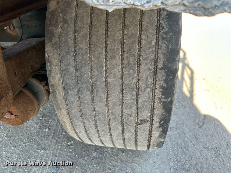 image for item DQ7348 2001 Fruehauf  pneumatic dry bulk trailer