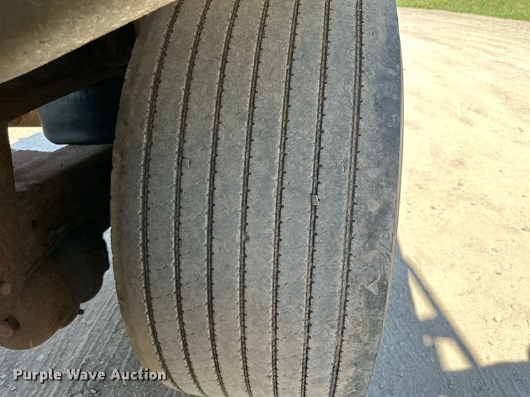 image for item DQ7348 2001 Fruehauf  pneumatic dry bulk trailer