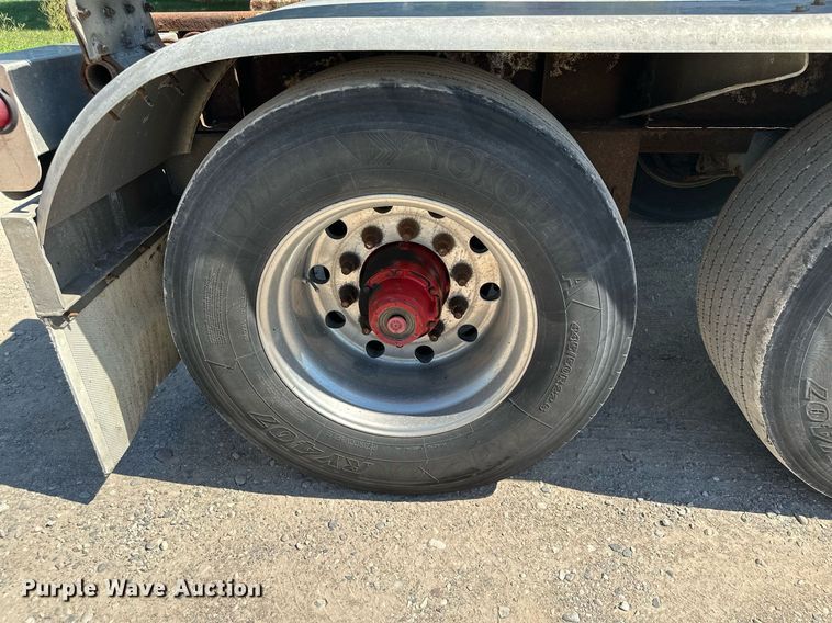 image for item DQ7348 2001 Fruehauf  pneumatic dry bulk trailer