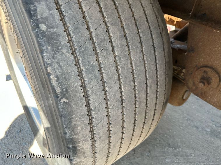 image for item DQ7348 2001 Fruehauf  pneumatic dry bulk trailer