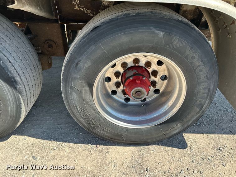 image for item DQ7348 2001 Fruehauf  pneumatic dry bulk trailer