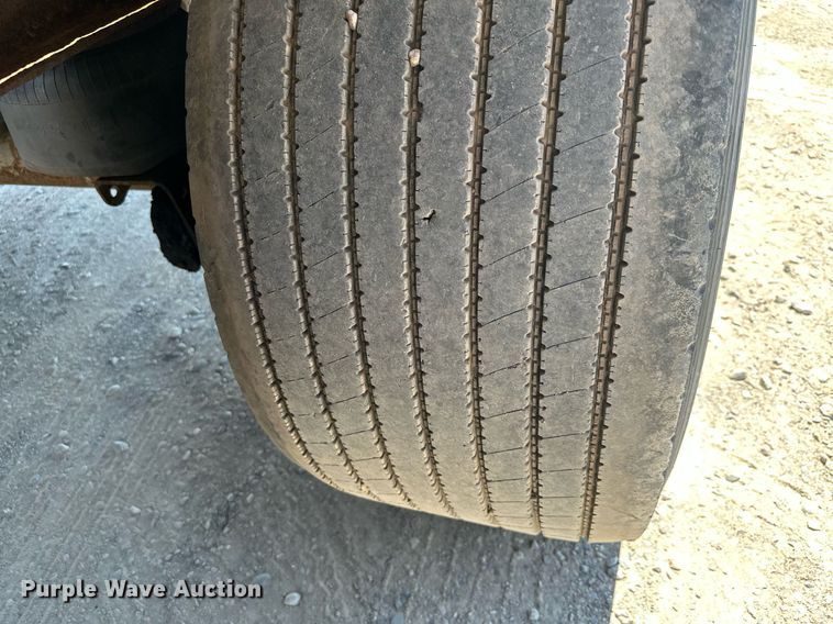 image for item DQ7348 2001 Fruehauf  pneumatic dry bulk trailer