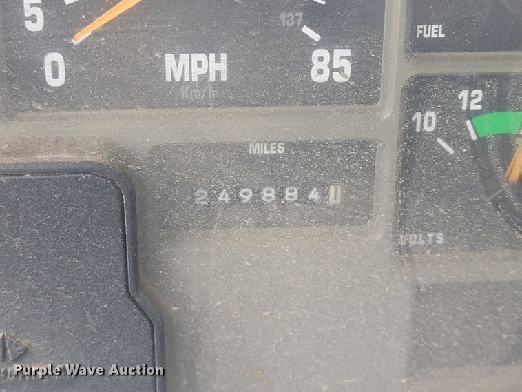 image for item JM9210 2001 International 4700  truck cab and chassis