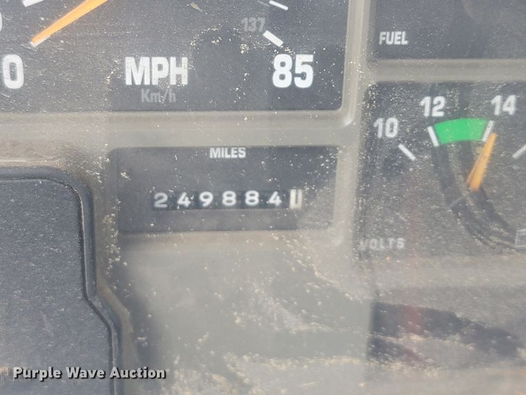 image for item JM9210 2001 International 4700  truck cab and chassis