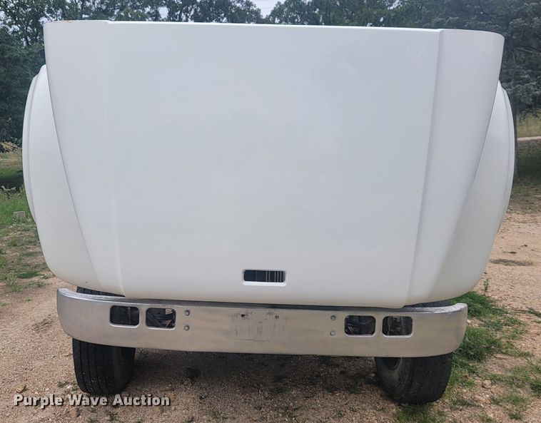 image for item JM9210 2001 International 4700  truck cab and chassis