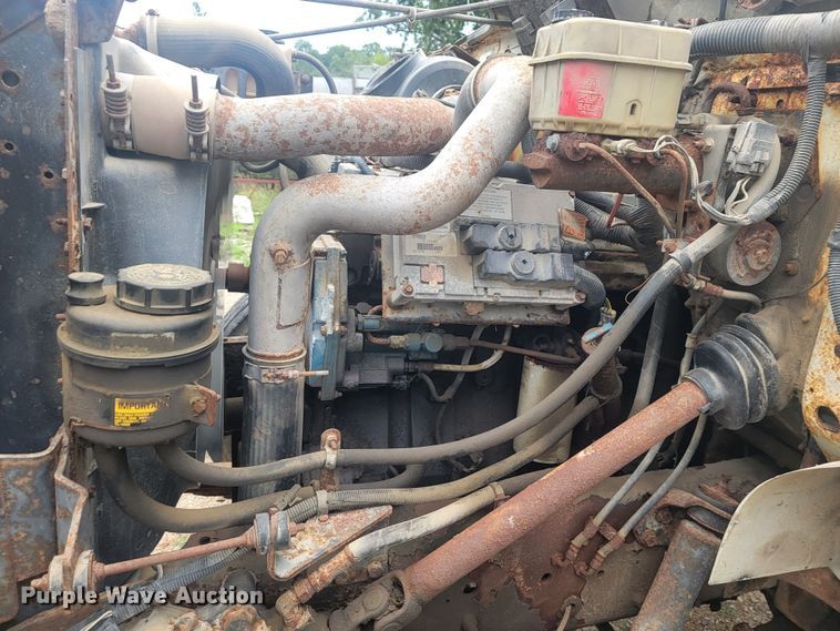 image for item JM9210 2001 International 4700  truck cab and chassis