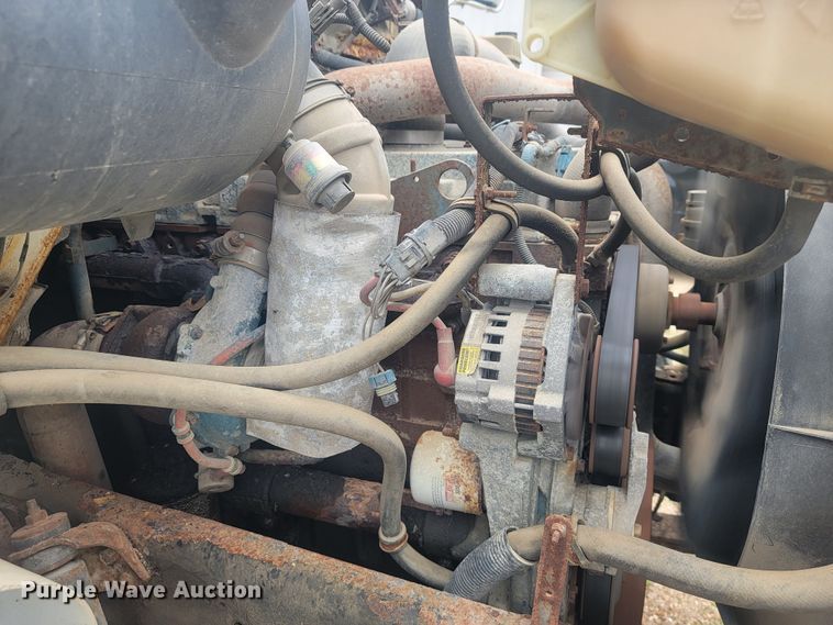 image for item JM9210 2001 International 4700  truck cab and chassis