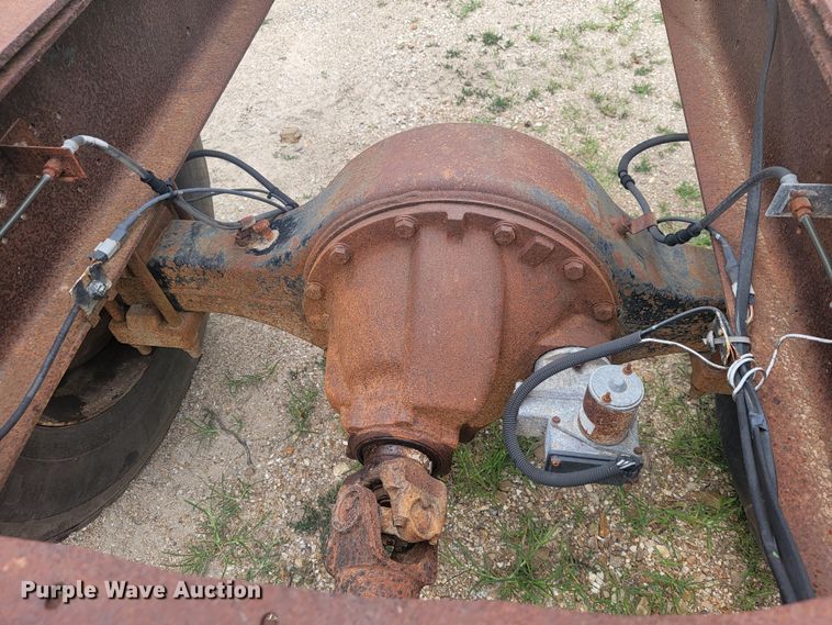 image for item JM9210 2001 International 4700  truck cab and chassis