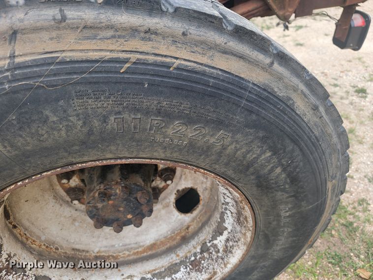 image for item JM9210 2001 International 4700  truck cab and chassis