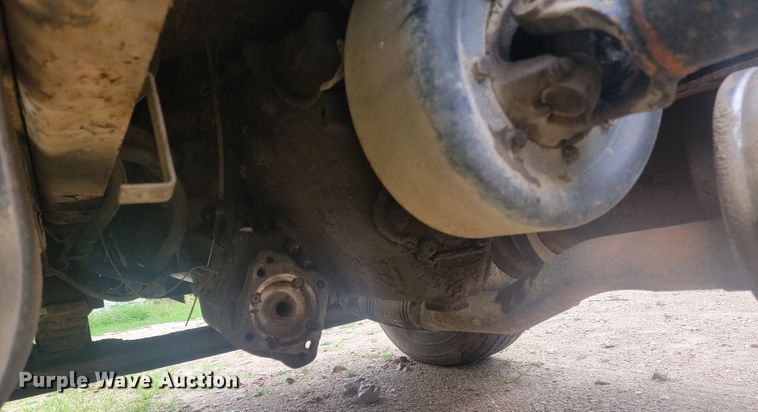 image for item JM9210 2001 International 4700  truck cab and chassis