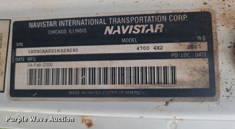 image for item JM9210 2001 International 4700  truck cab and chassis