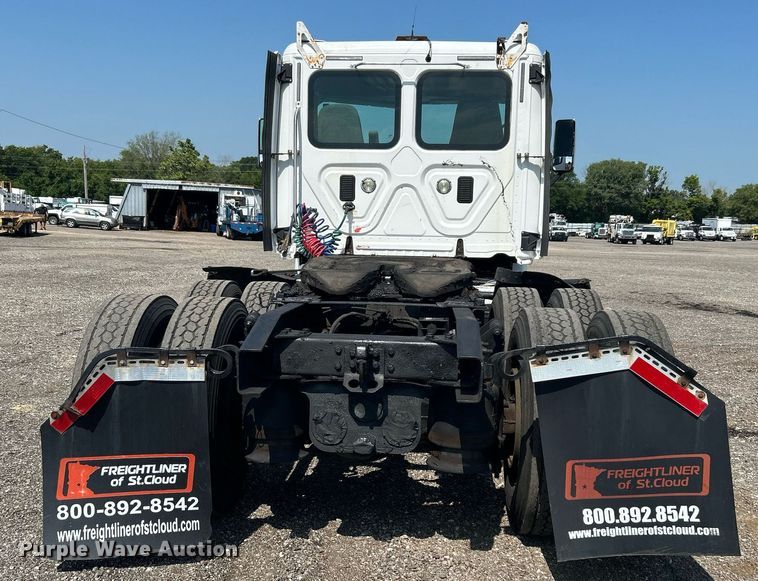 image for item KW9126 2012 Freightliner Cascadia  semi truck