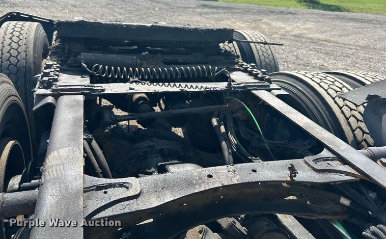 image for item KW9126 2012 Freightliner Cascadia  semi truck