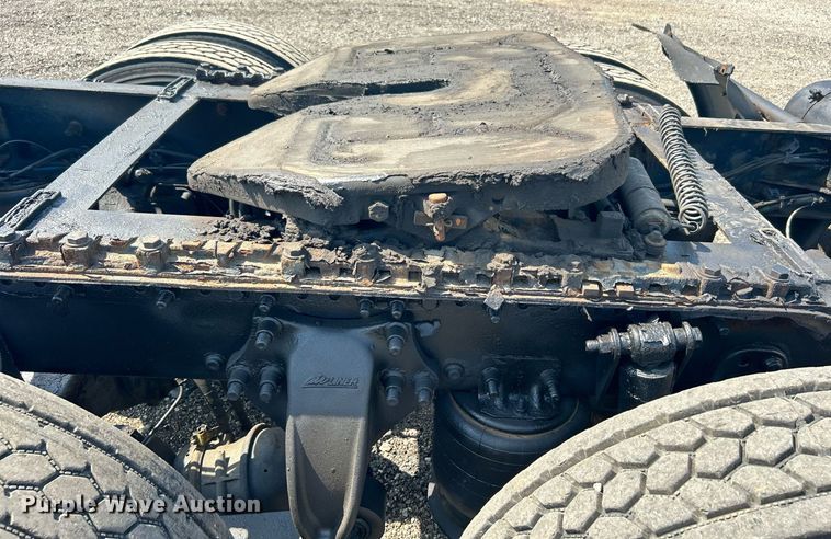 image for item KW9126 2012 Freightliner Cascadia  semi truck