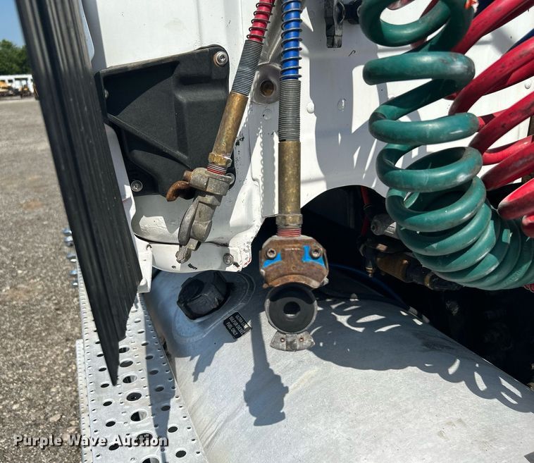 image for item KW9126 2012 Freightliner Cascadia  semi truck