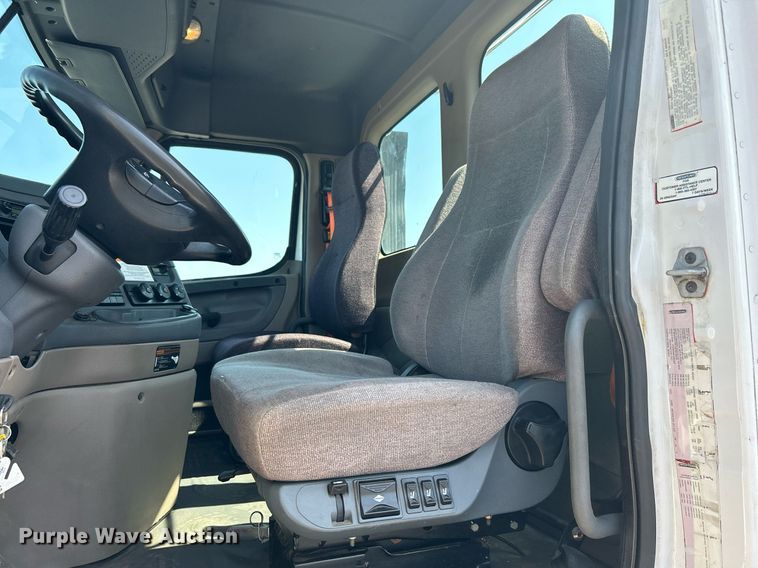 image for item KW9126 2012 Freightliner Cascadia  semi truck