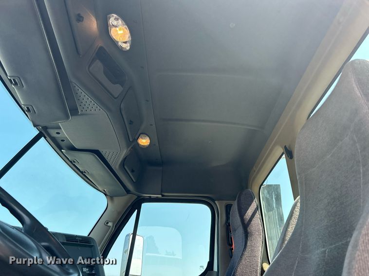 image for item KW9126 2012 Freightliner Cascadia  semi truck