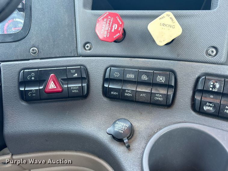 image for item KW9126 2012 Freightliner Cascadia  semi truck