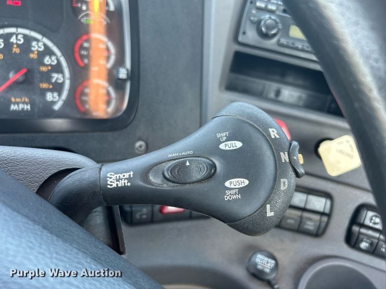 image for item KW9126 2012 Freightliner Cascadia  semi truck