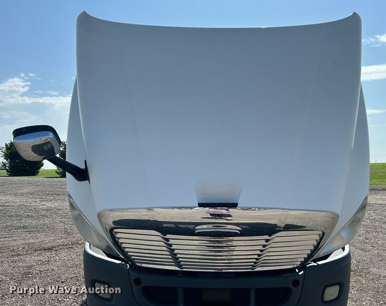 image for item KW9126 2012 Freightliner Cascadia  semi truck