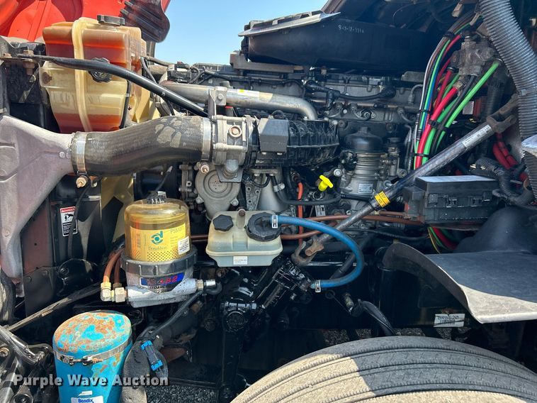 image for item KW9126 2012 Freightliner Cascadia  semi truck