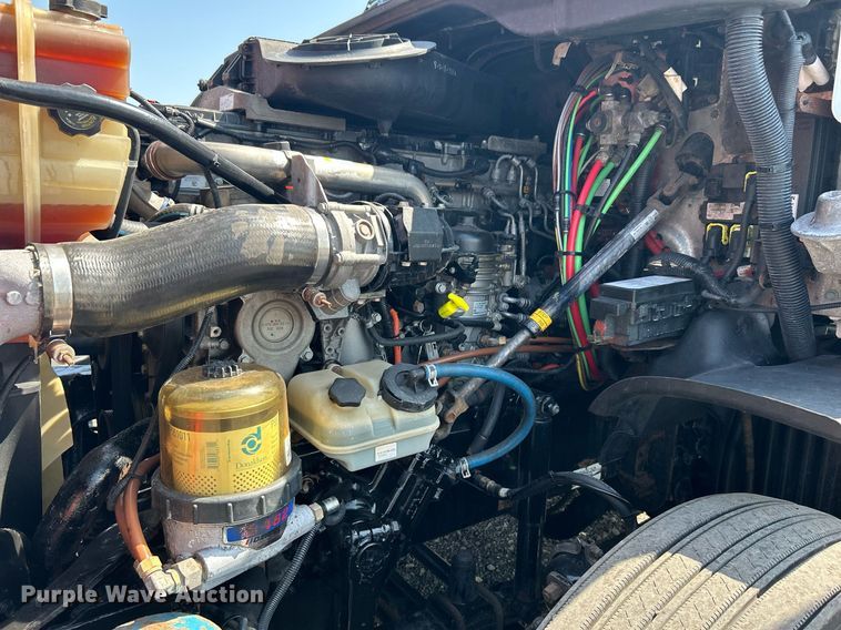 image for item KW9126 2012 Freightliner Cascadia  semi truck