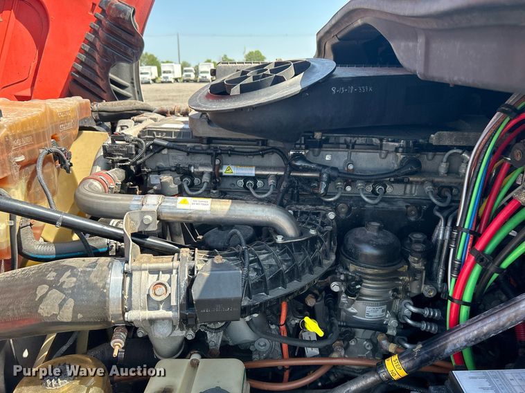 image for item KW9126 2012 Freightliner Cascadia  semi truck