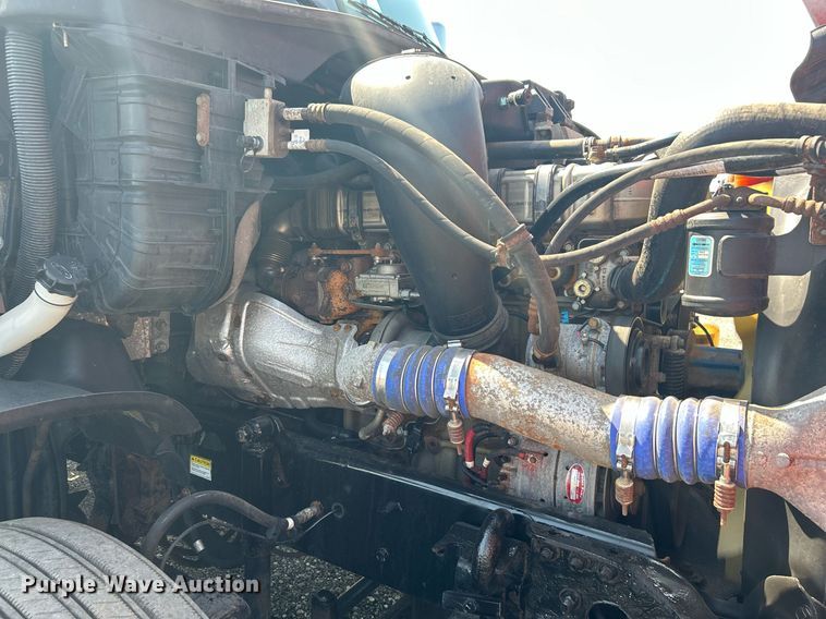 image for item KW9126 2012 Freightliner Cascadia  semi truck