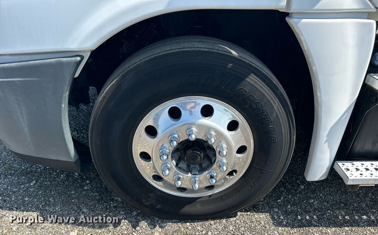 image for item KW9126 2012 Freightliner Cascadia  semi truck