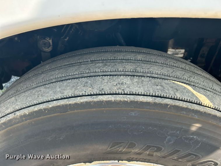 image for item KW9126 2012 Freightliner Cascadia  semi truck