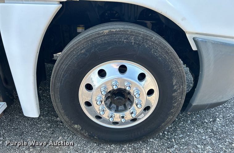 image for item KW9126 2012 Freightliner Cascadia  semi truck