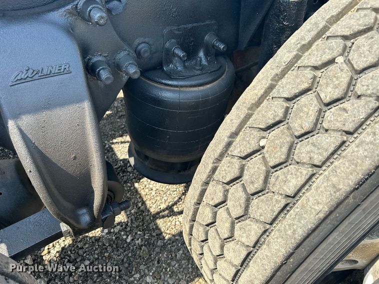 image for item KW9126 2012 Freightliner Cascadia  semi truck