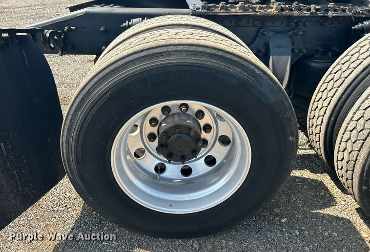 image for item KW9126 2012 Freightliner Cascadia  semi truck